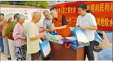 鲁阳街道“巡查+宣传+警示”织密防汛网